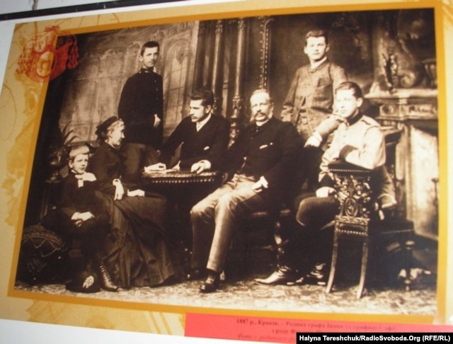 Митрополит Андрей Шептицький із родиною (архівне фото)