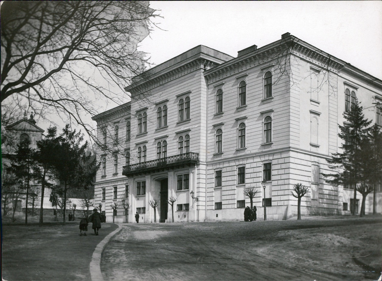 Палац латинських архієпископів. Фото Марека Мюнца,1925