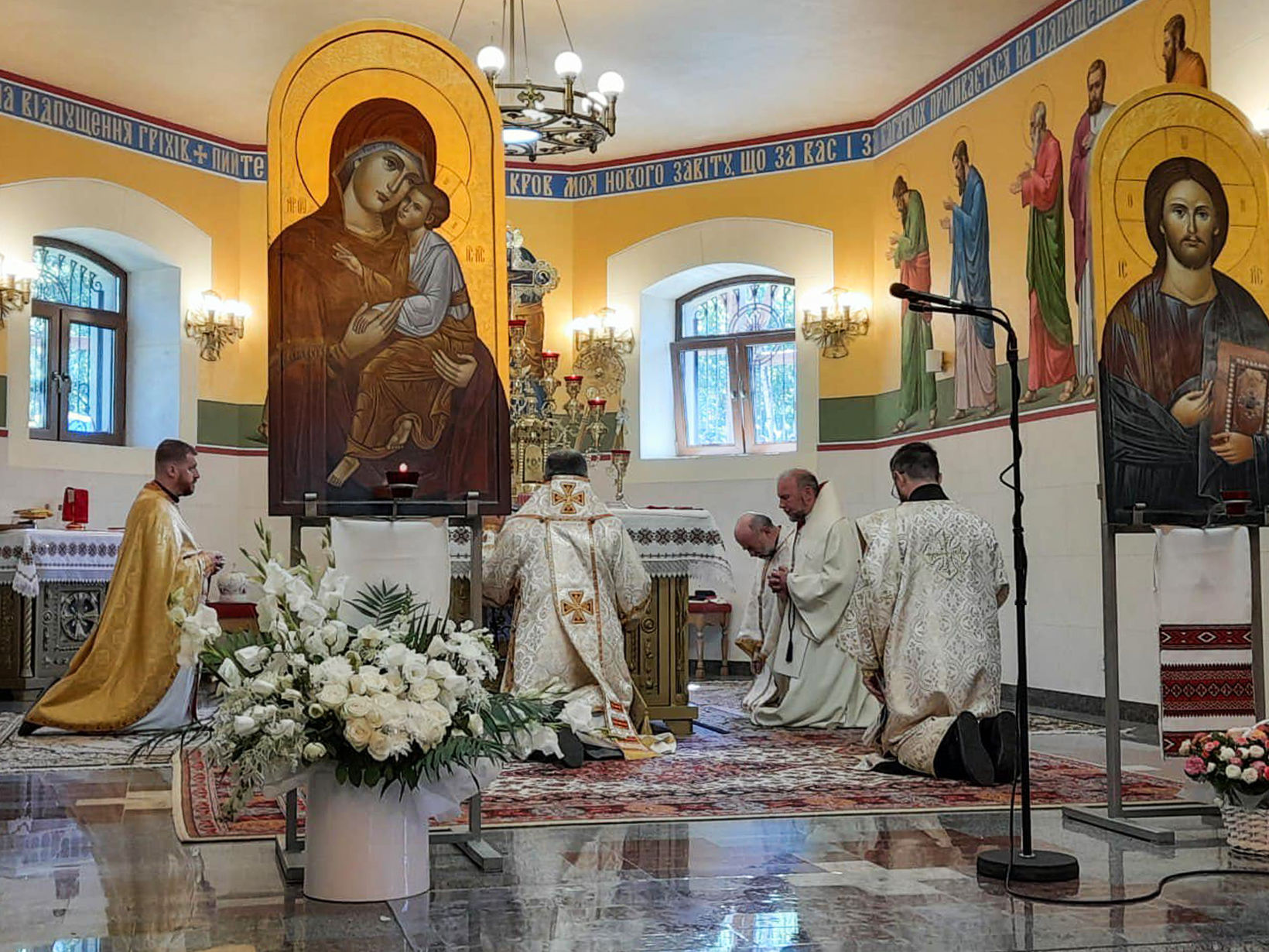 Владика Венедикт під час молитви в&nbsp;нижньому храмі катедрального собору Святого Миколая у&nbsp;Харкові, 28&nbsp;липня 2022&nbsp;року