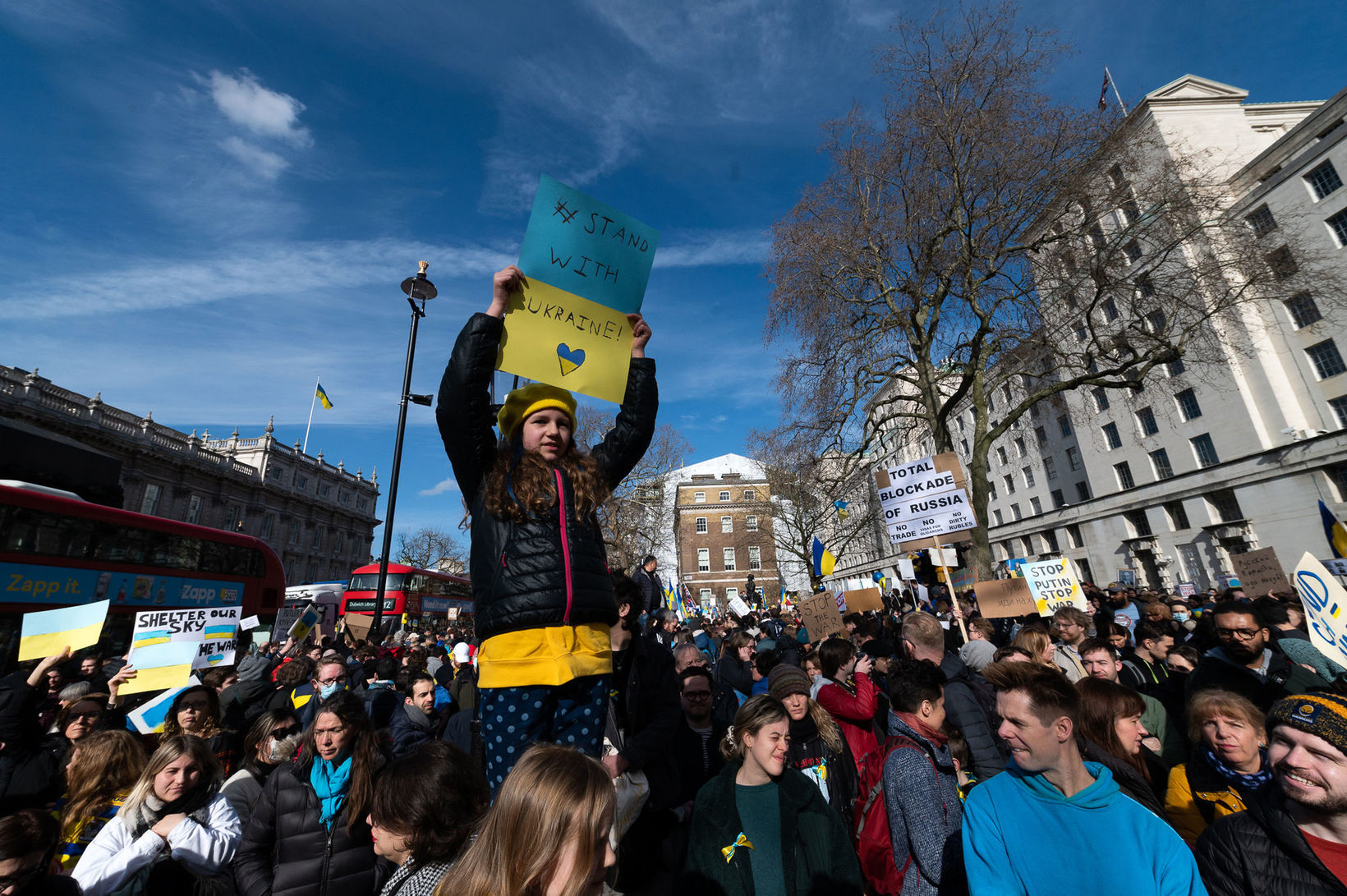 Протестна акція «Stand With Ukraine» на&nbsp;Даунінг-стріт, 10&nbsp;в&nbsp;Лондоні, 26&nbsp;лютого 2022&nbsp;року, фото: Mazur /&nbsp;cbcew.org.uk