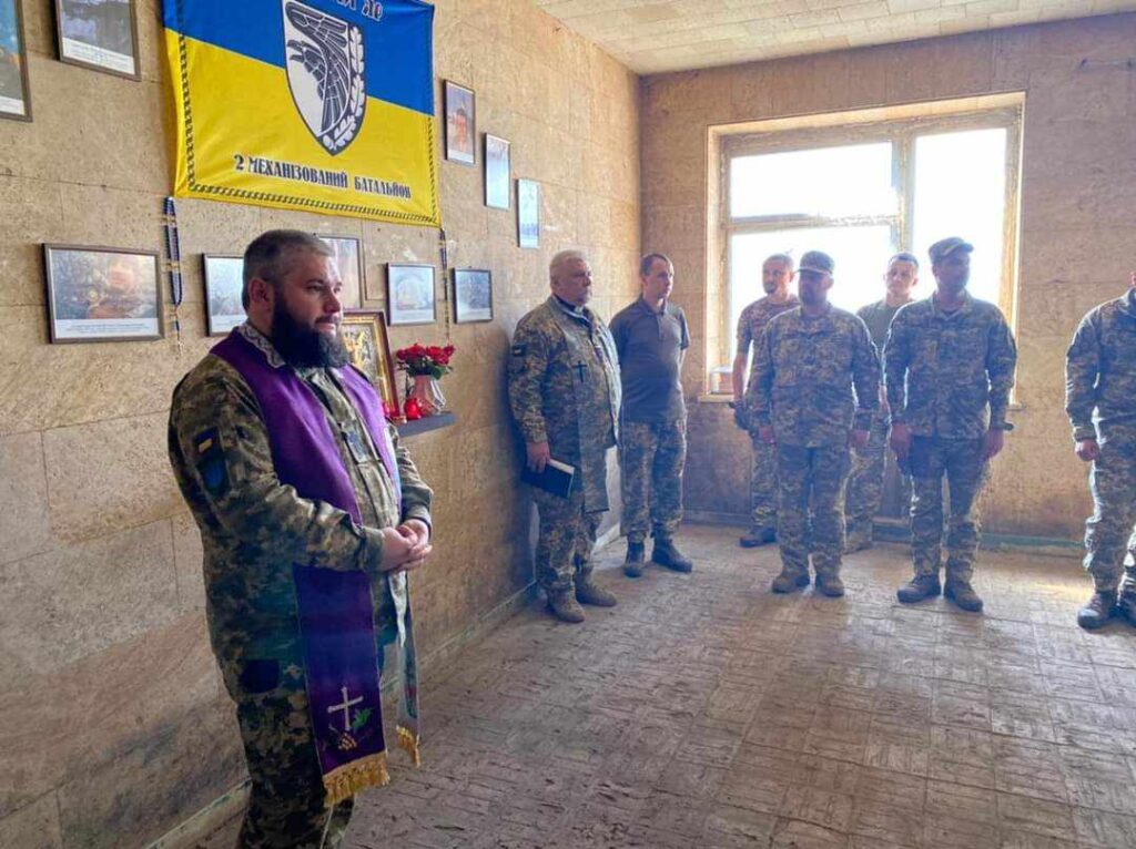 Капелан отець Карапетян: куля зупинилась у молитовнику військового