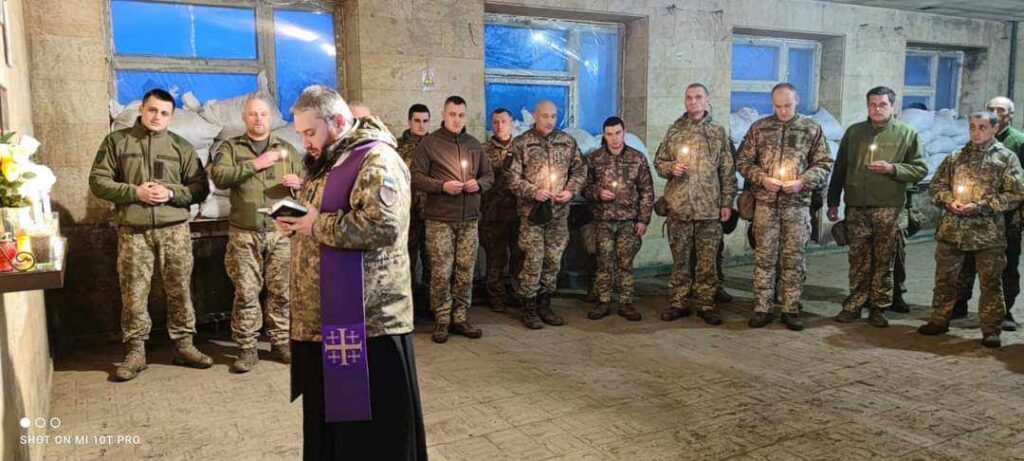 Капелан отець Карапетян: куля зупинилась у молитовнику військового