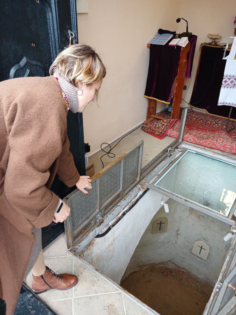 Крипта під підлогою усипальниці