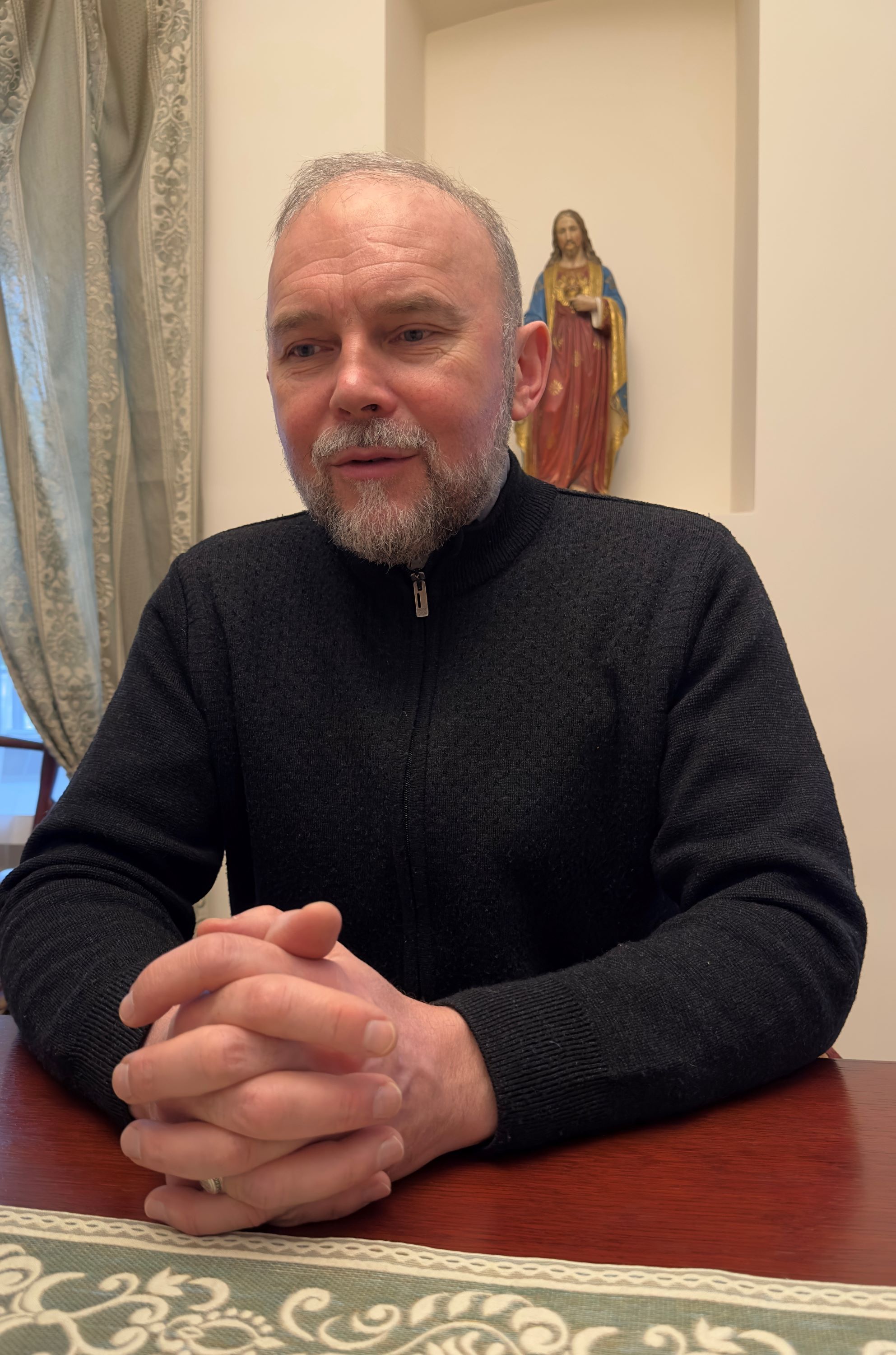 Бути з людьми, відповідати на їх потреби, допомагати пережити війну, — єпископ Василь Тучапець про місії Церкви у прифронтовій Слобожанщині - фото 130579